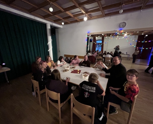 2026-09-18 Bischofsvisitation Jugendabend - (c)FionaSchafferer (1)